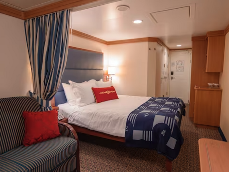 Deluxe Oceanview Stateroom